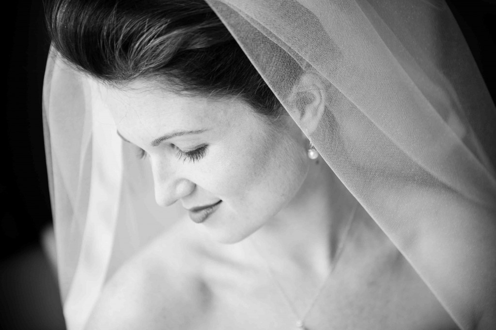 bride, wedding, veil, fairmont pacific rim, vancouver, wedding photos, wedding photographer vancouver