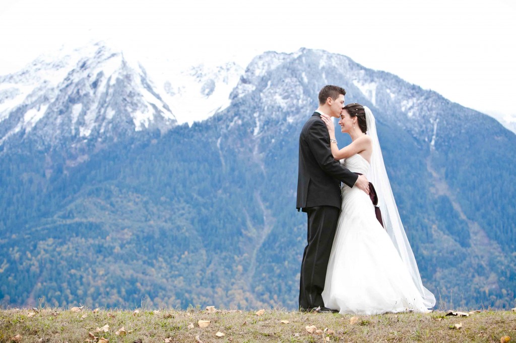 fraser river lodge, wedding, wedding photos, bride, groom, scenic, view, wedding photographer