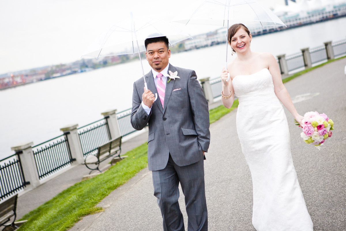 stanley park wedding, teahouse wedding, bride and groom portrait, rainy wedding