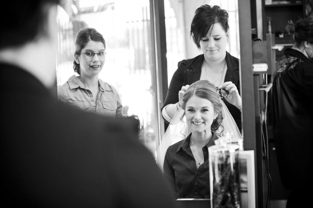 bride getting veil on