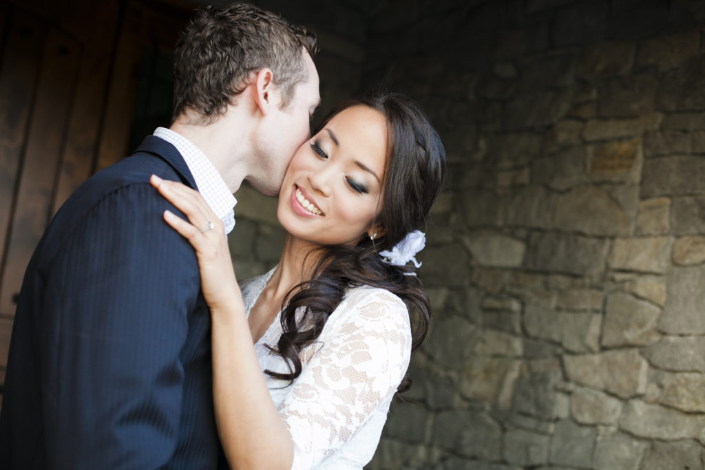 couples photo kissing engagement