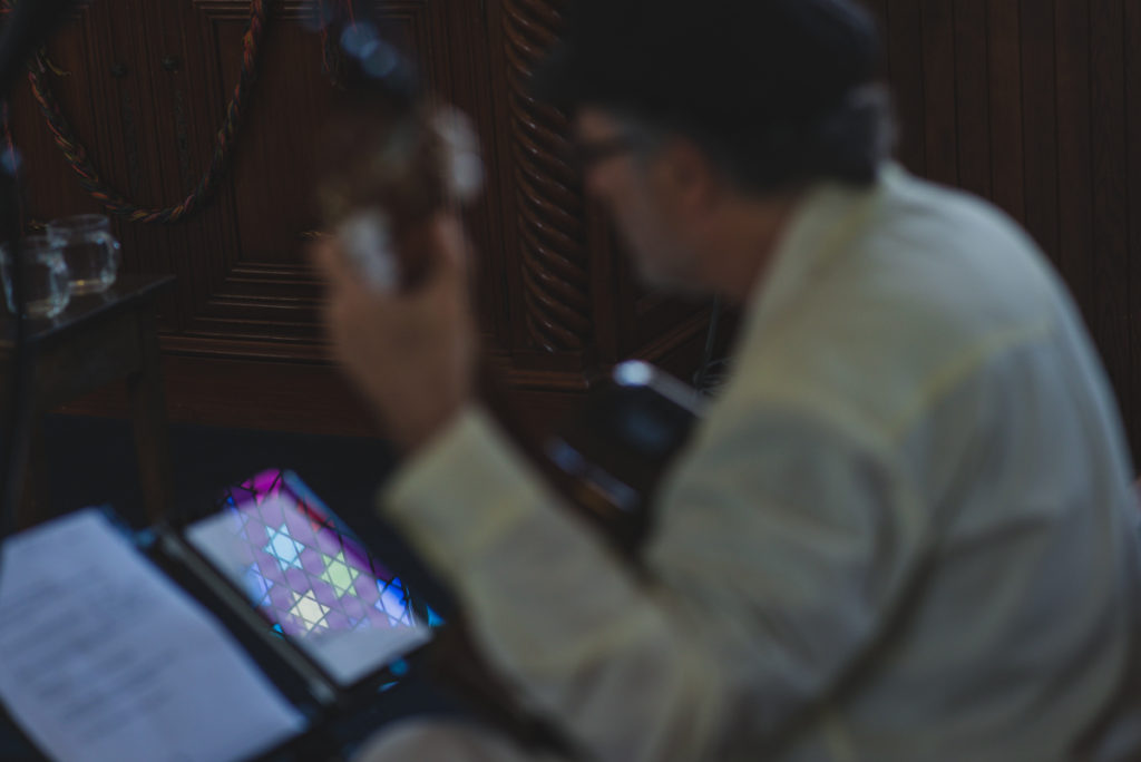 or shalom synagogue wedding, guitar player