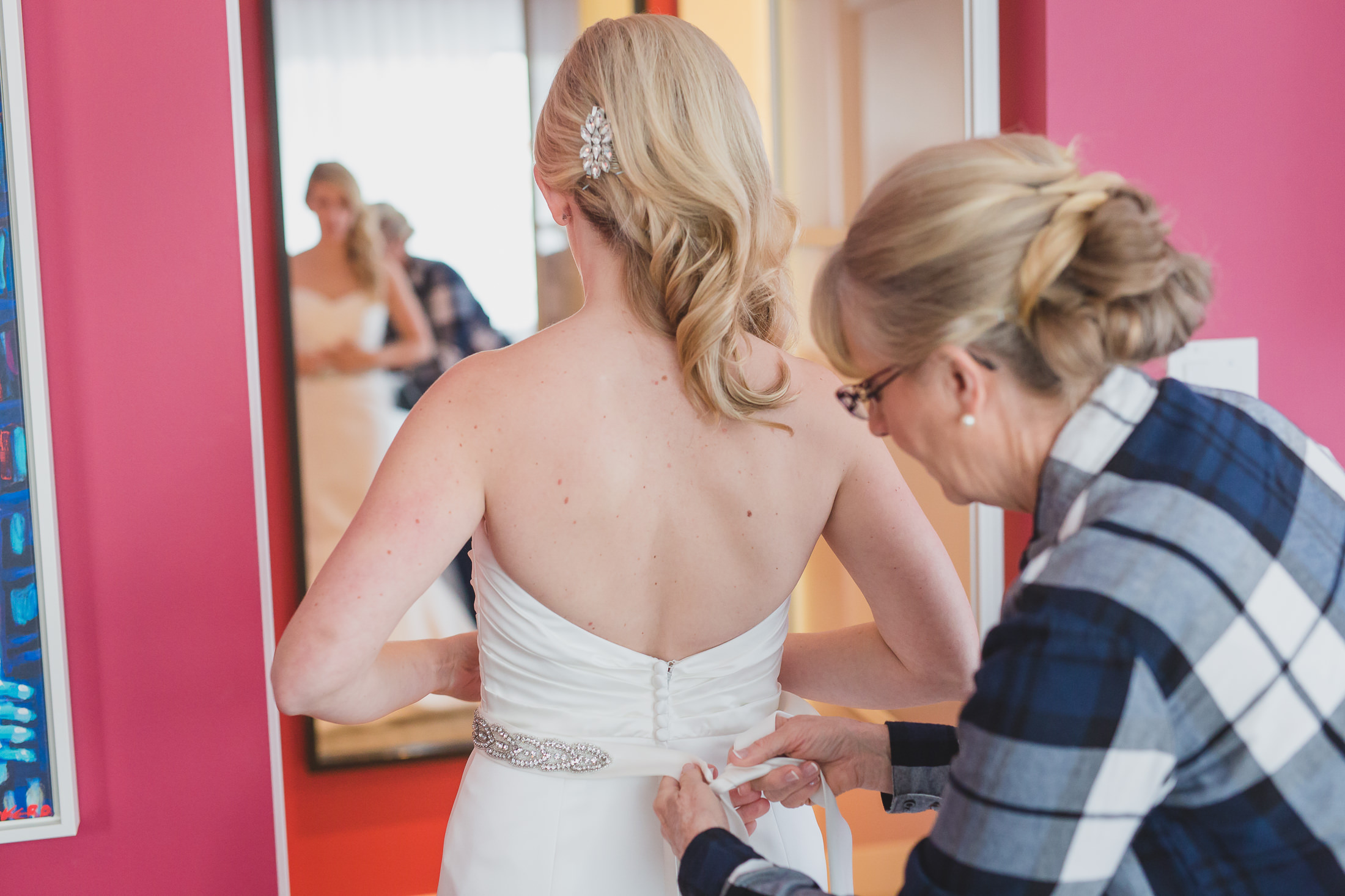 bride getting ready opus hotel for brix vancouver wedding