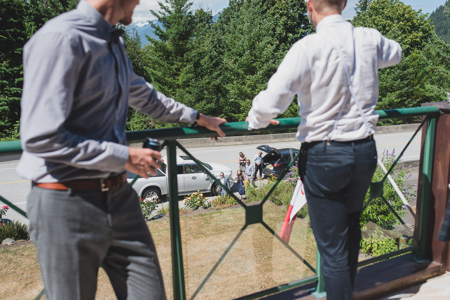 Guests arriving to airbnb in Squamish for the wedding