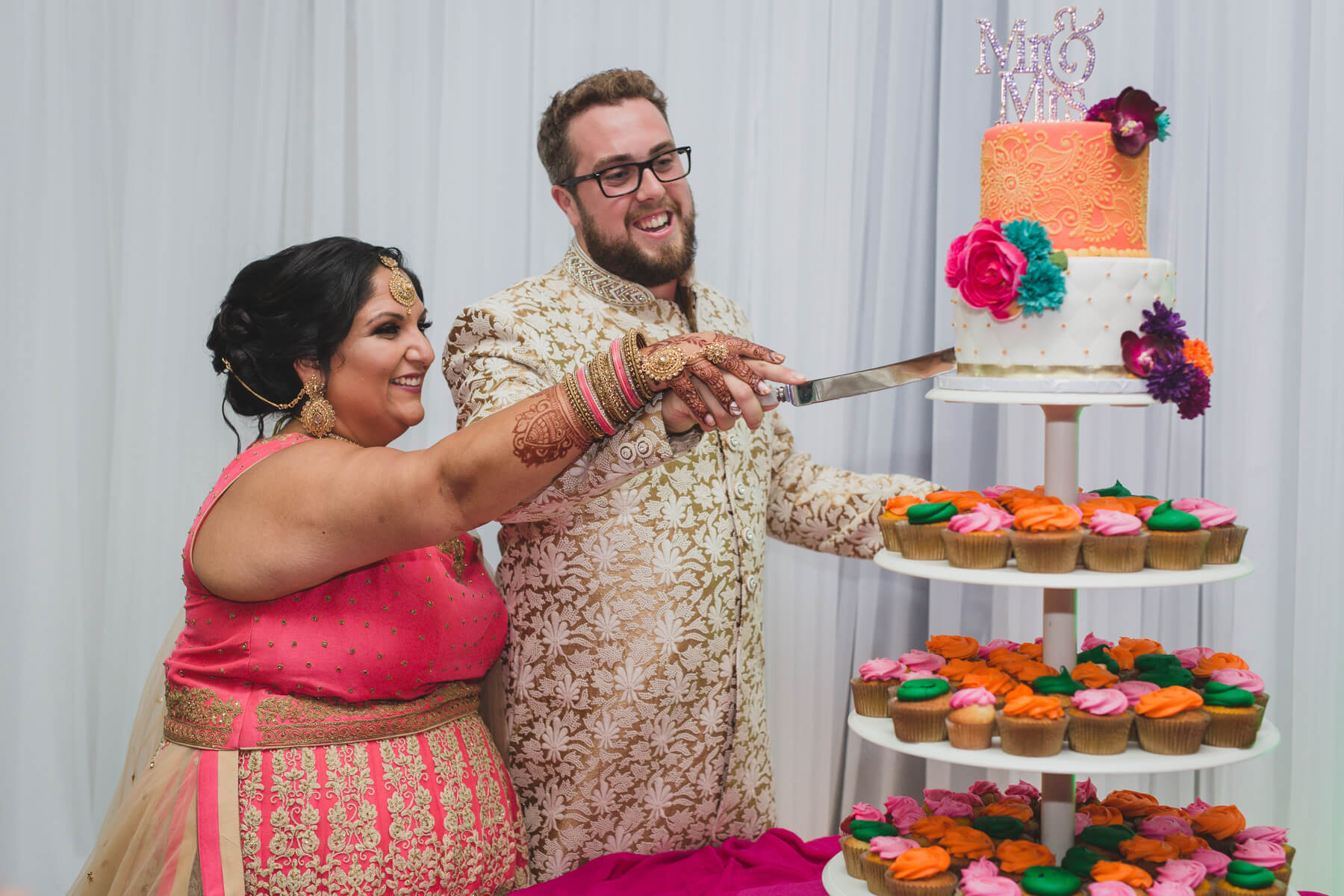 wedding cake cutting neet's treats