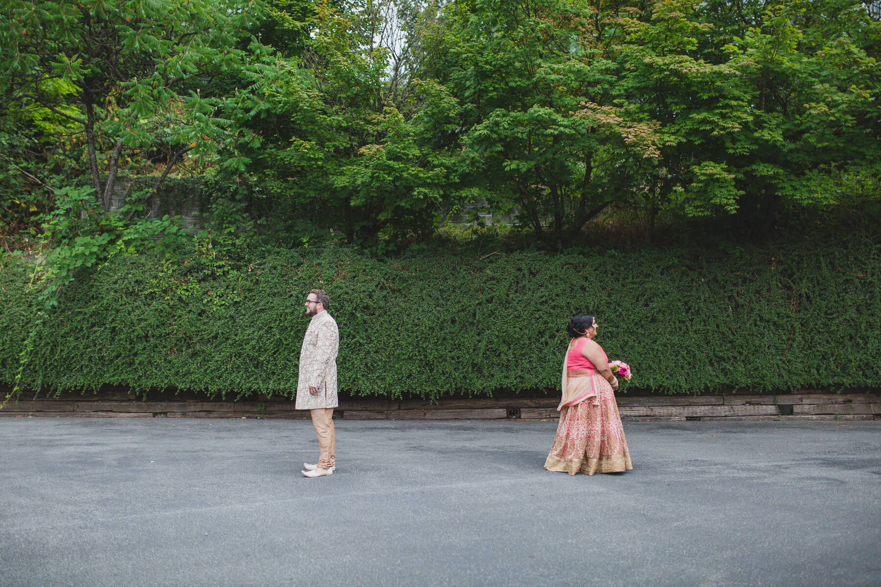 hotel parking lot first look wedding