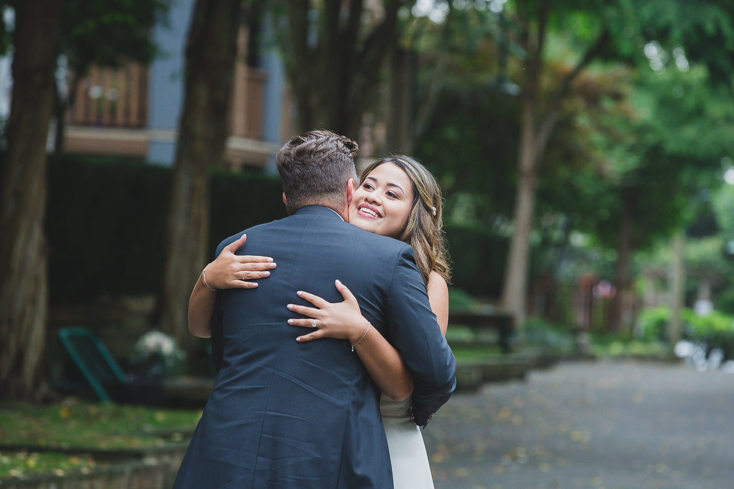 steveston wedding first look hug