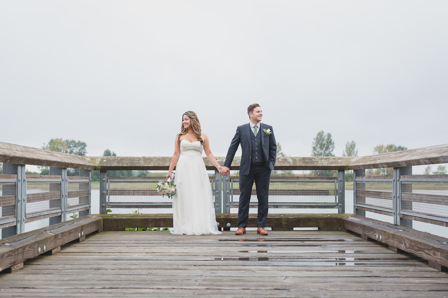 wedding couple photos on dock in steveston