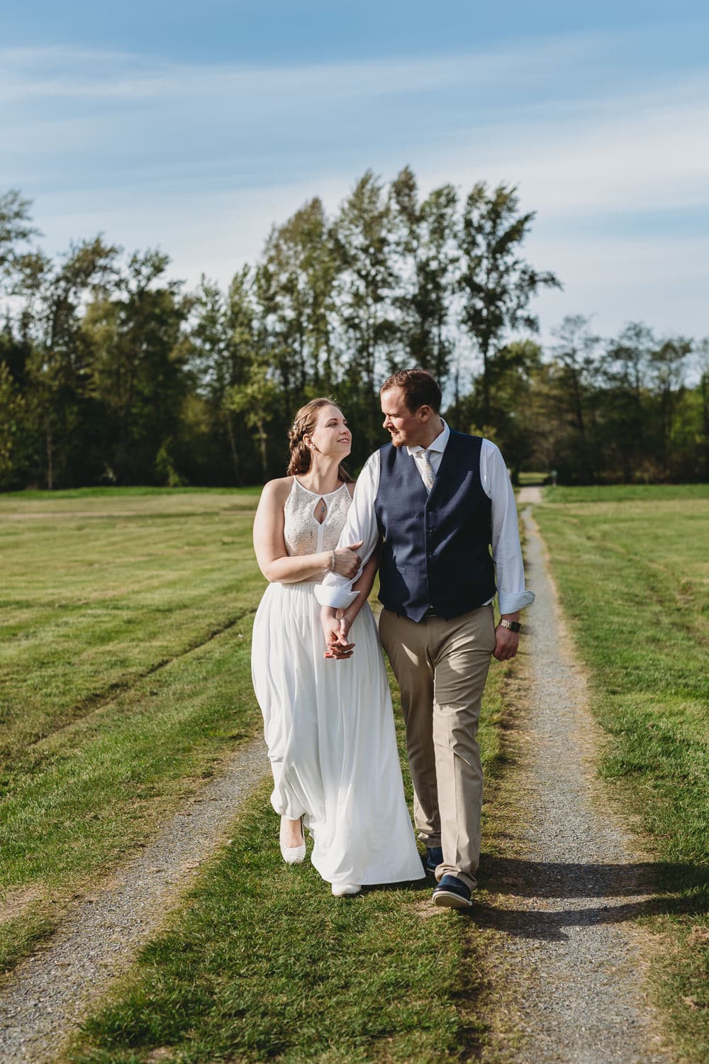 couples portraits at campbell valley park after hand-fasting elopement ceremony