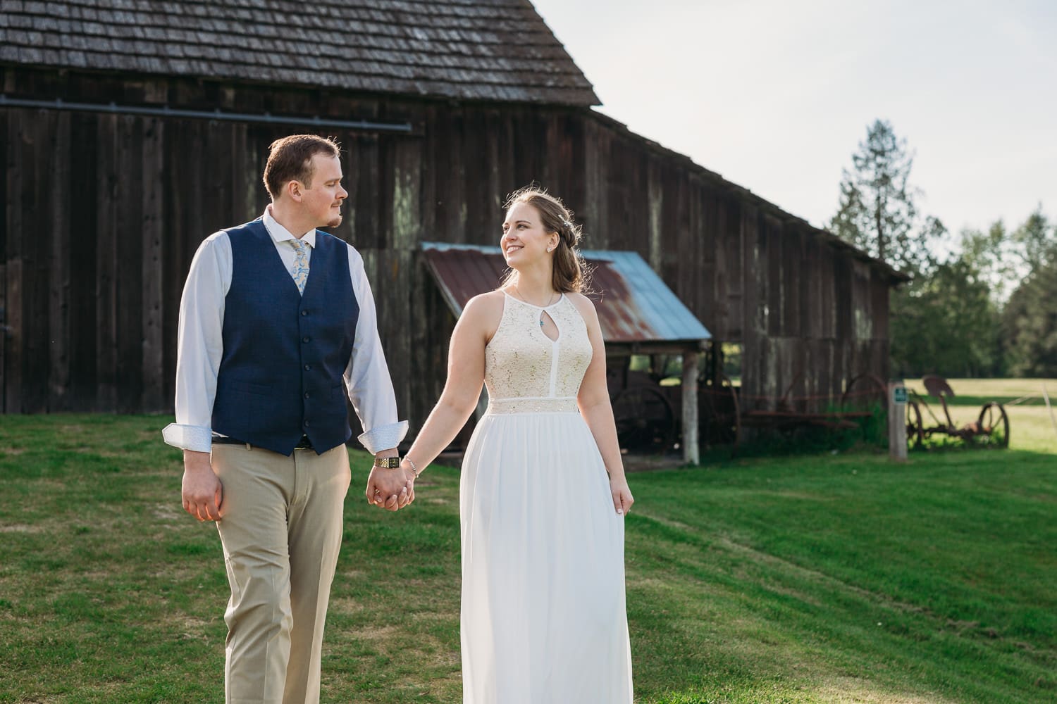 campbell valley barn portraits after elopement ceremony