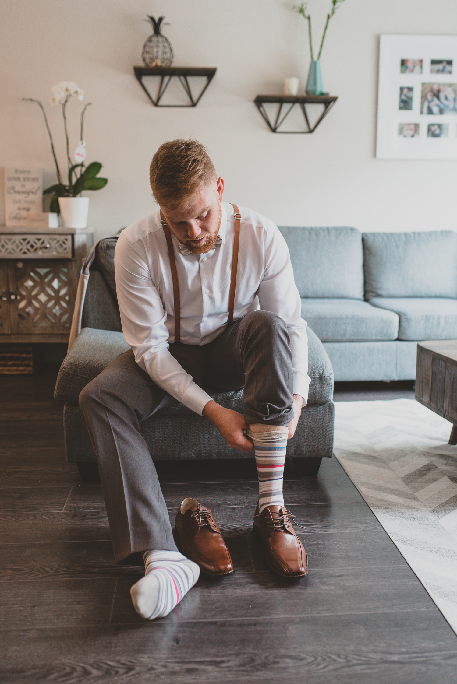 groom getting ready for pitt meadows wedding