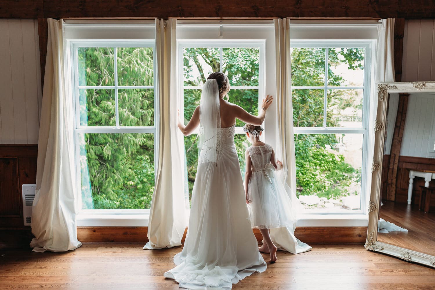 bridal loft at heronsbridge in abbotsford with bride looking out window