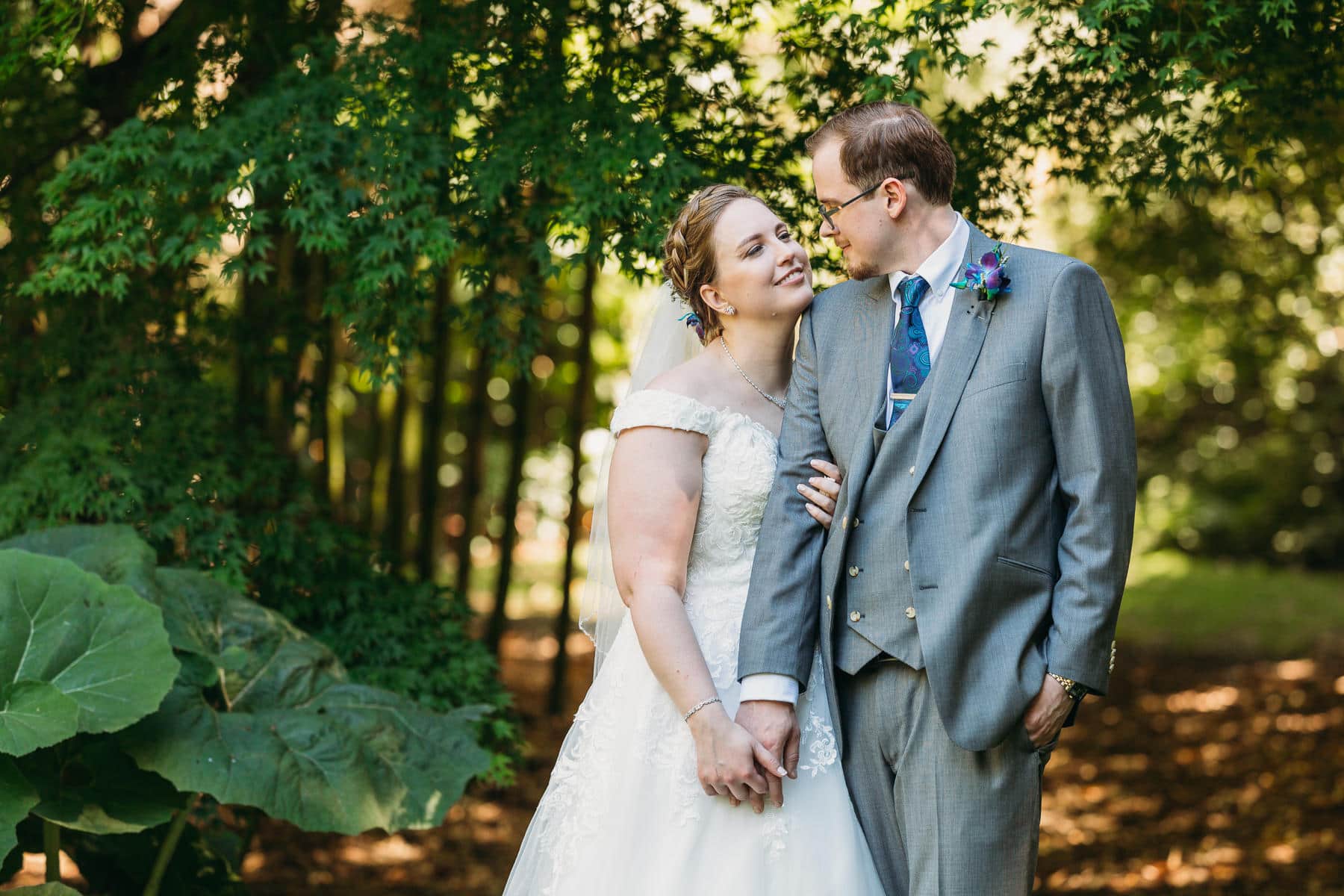 wedding couple portraits in Stanley Park Vancouver